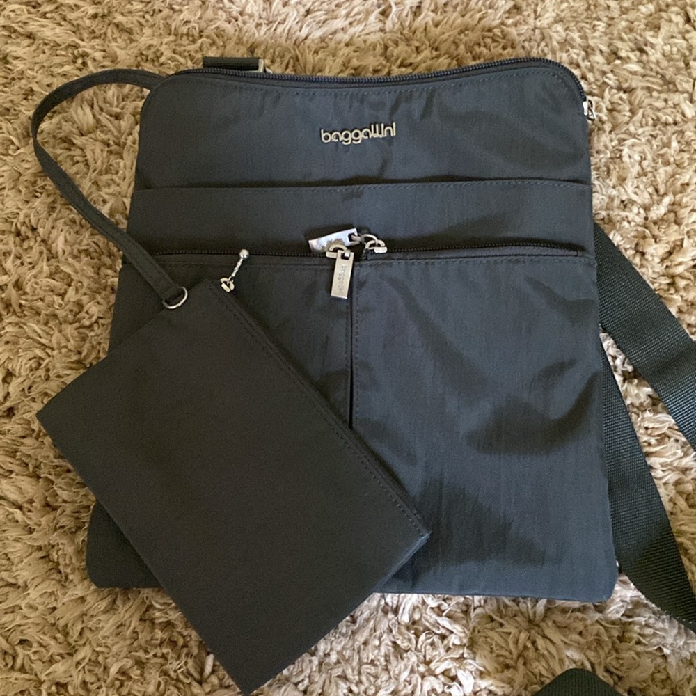 Baggallini Crossbody Bag and Pouch - Picture 5 of 5